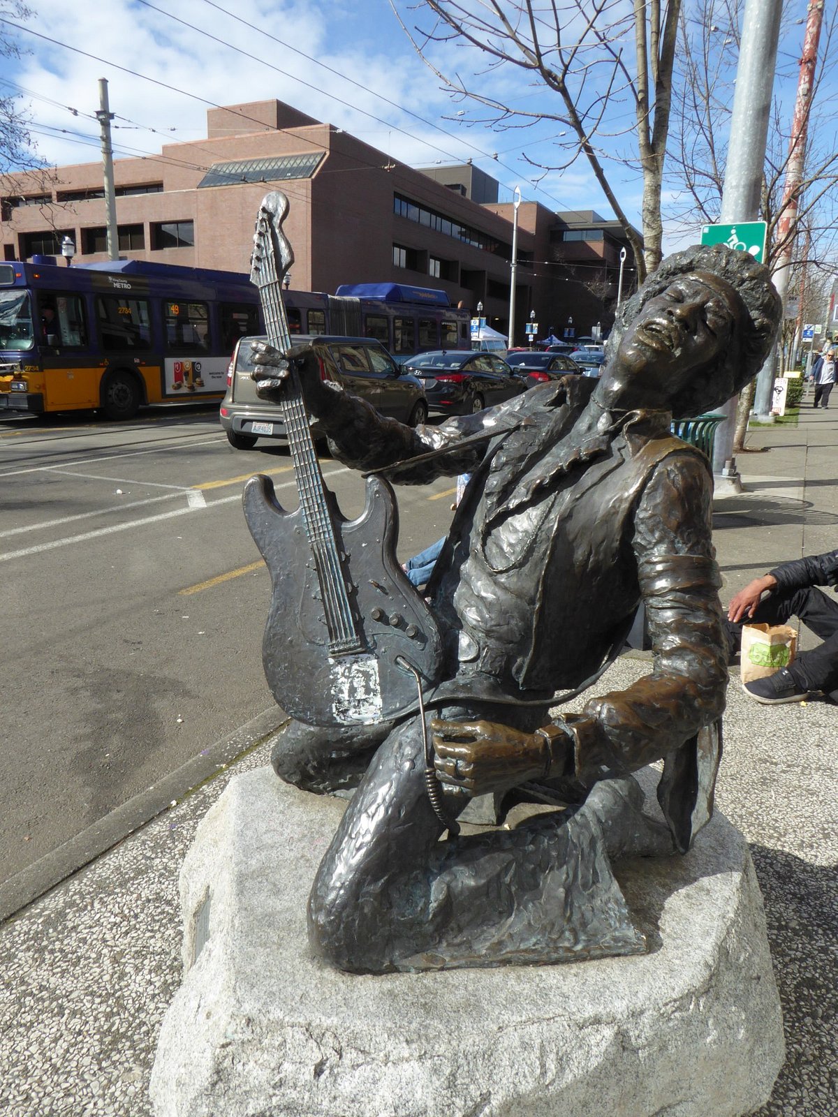 La chitarra elettrica Lady Studio, comunemente chiamata statua di Jimi Hendrix