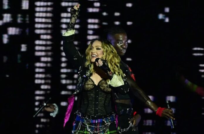 Madonna: 1.6 milioni di persone al megaconcerto gratuito a Copacabana - guarda