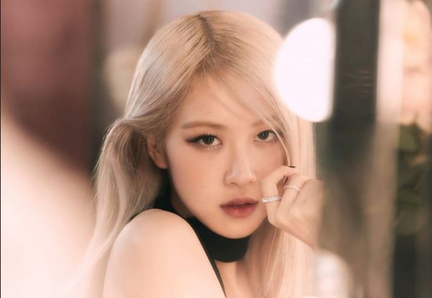 Rosé delle BLACKPINK firma ufficialmente un contratto di gestione con The Black Label